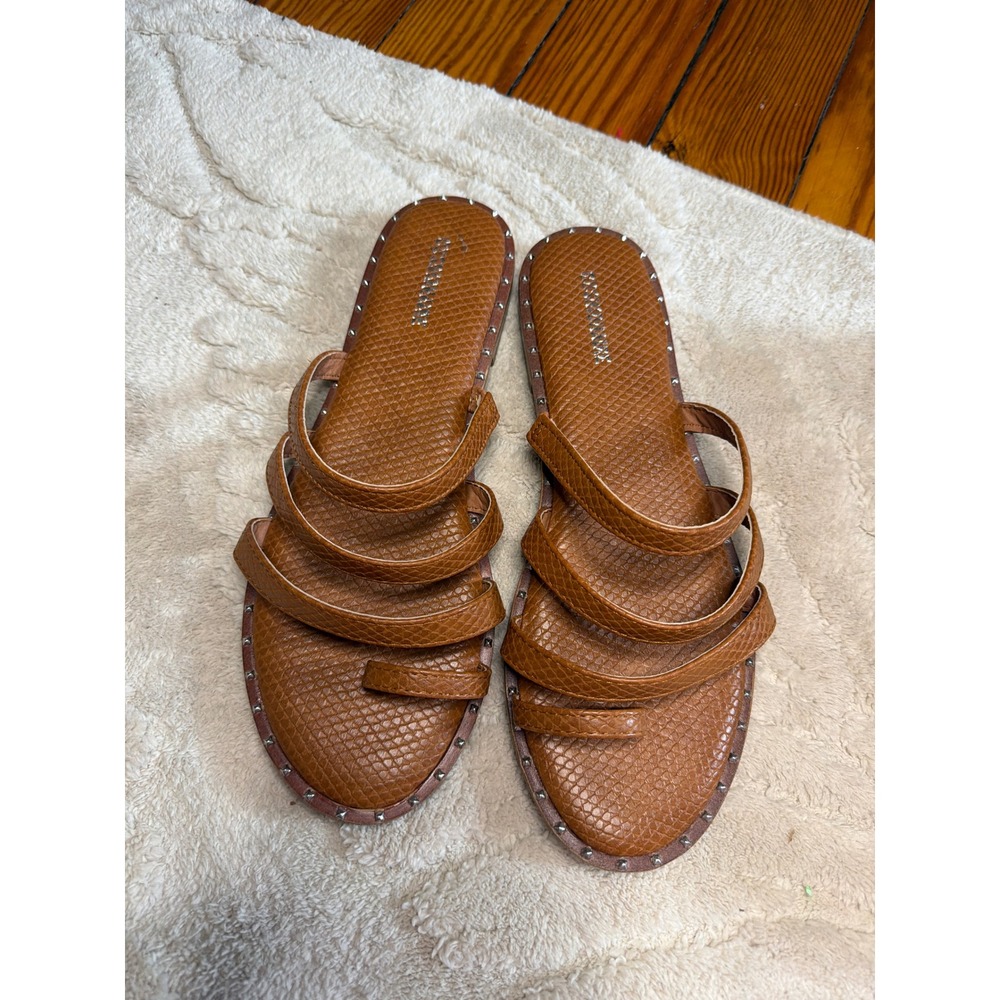 Cushionaire Brown Strappy Studded Toe Loop Flat Sandals Women Size 9